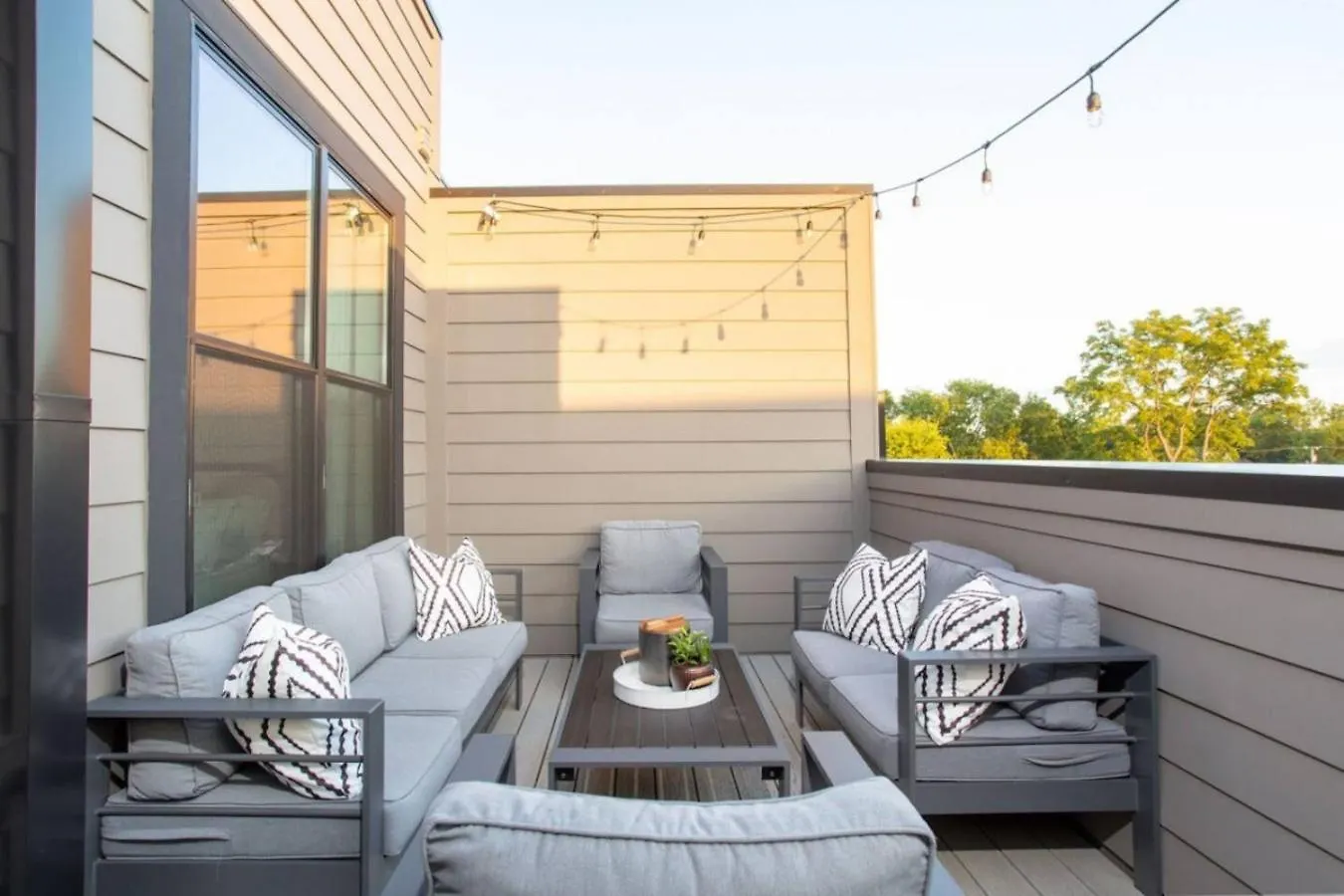 East Nash Superstar- Skyline Views Terrace- Mural Nashville Holiday home